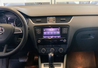 Подержанный автомобиль Skoda Octavia Liftback 2017 года (12 фото)