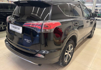 Подержанный автомобиль Toyota RAV4 2018 года (4 фото)
