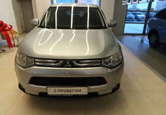 Подержанный автомобиль Mitsubishi Outlander 2013 года (2 фото)