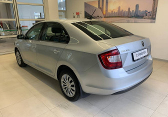 Подержанный автомобиль Skoda Rapid Liftback 2017 года (6 фото)