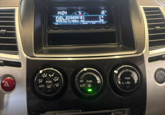 Подержанный автомобиль Mitsubishi Pajero Sport 2010 года (13 фото)