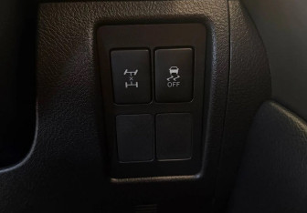 Подержанный автомобиль Toyota Land Cruiser Suv 2011 года (24 фото)