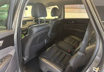 Подержанный автомобиль Kia Sorento 2018 года (10 фото)