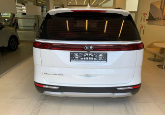 Подержанный автомобиль Kia Carnival 2021 года (5 фото)