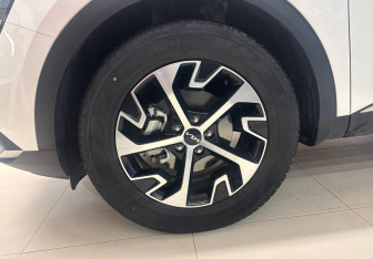 Подержанный автомобиль Kia Sportage 2023 года (14 фото)