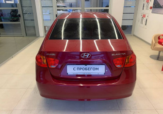 Подержанный автомобиль Hyundai Elantra Sedan 2007 года (5 фото)