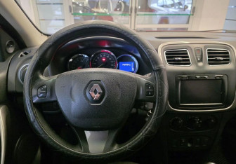 Подержанный автомобиль Renault Sandero 2014 года (18 фото)