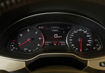 Подержанный автомобиль Audi Q7 2016 года (12 фото)