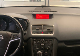 Подержанный автомобиль Opel Meriva 2011 года (12 фото)