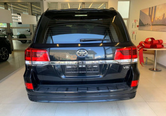 Подержанный автомобиль Toyota Land Cruiser Suv 2020 года (5 фото)