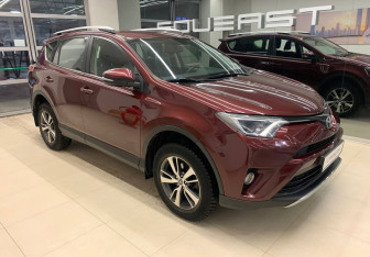 Подержанный автомобиль Toyota RAV4 2017 года (3 фото)
