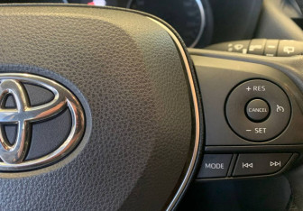 Подержанный автомобиль Toyota RAV4 2019 года (17 фото)