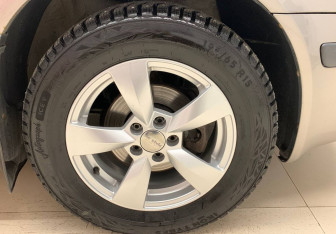 Подержанный автомобиль Skoda Octavia Liftback 2008 года (16 фото)