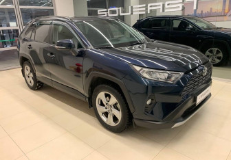Подержанный автомобиль Toyota RAV4 2020 года (3 фото)