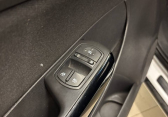 Подержанный автомобиль Opel Corsa 2010 года (17 фото)