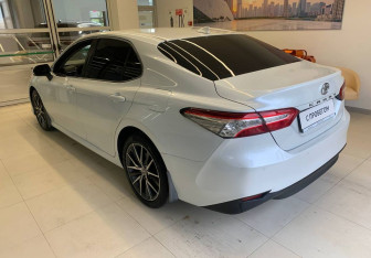 Подержанный автомобиль Toyota Camry Sedan 2022 года (6 фото)