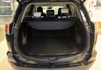 Подержанный автомобиль Toyota RAV4 2019 года (8 фото)