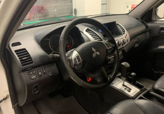 Подержанный автомобиль Mitsubishi L200 2014 года (14 фото)