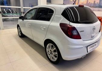Подержанный автомобиль Opel Corsa 2010 года (6 фото)