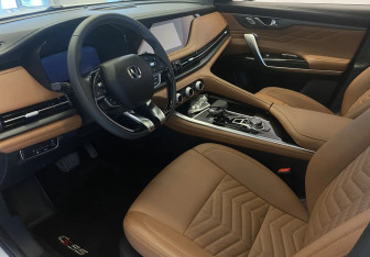 Подержанный автомобиль Changan CS95 2023 года (13 фото)