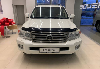 Подержанный автомобиль Toyota Land Cruiser Suv 2013 года (2 фото)