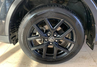 Подержанный автомобиль Toyota RAV4 2019 года (16 фото)