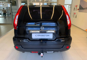 Подержанный автомобиль Nissan X-Trail 2014 года (5 фото)