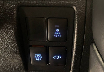 Подержанный автомобиль Toyota Land Cruiser Suv 2015 года (25 фото)