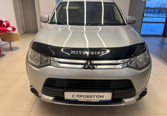 Подержанный автомобиль Mitsubishi Outlander 2014 года (2 фото)