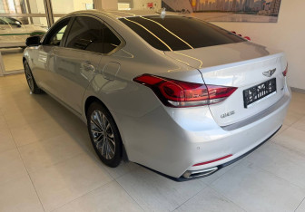 Подержанный автомобиль Hyundai Genesis 2015 года (6 фото)