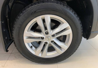 Подержанный автомобиль Nissan X-Trail 2014 года (16 фото)