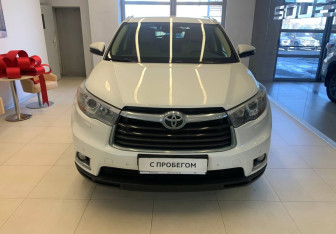 Подержанный автомобиль Toyota Highlander 2014 года (2 фото)