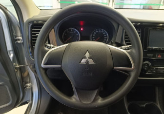 Подержанный автомобиль Mitsubishi Outlander 2013 года (9 фото)