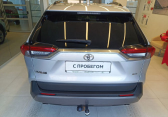 Подержанный автомобиль Toyota RAV4 2019 года (5 фото)