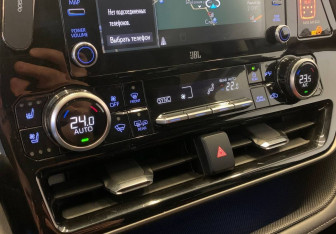 Подержанный автомобиль Toyota Highlander 2021 года (22 фото)