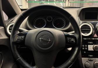 Подержанный автомобиль Opel Corsa 2010 года (9 фото)