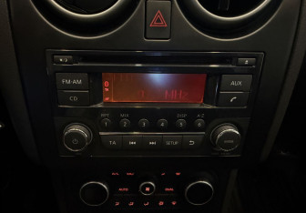 Подержанный автомобиль Nissan Qashqai 2011 года (22 фото)