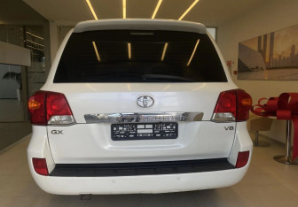 Подержанный автомобиль Toyota Land Cruiser Suv 2012 года (5 фото)