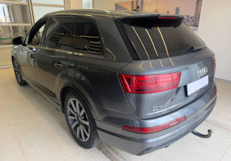 Подержанный автомобиль Audi Q7 2016 года (6 фото)