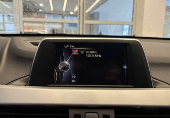 Подержанный автомобиль BMW X1 2015 года (24 фото)