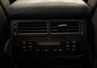 Подержанный автомобиль Toyota Land Cruiser Suv 2007 года (17 фото)