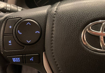 Подержанный автомобиль Toyota RAV4 2017 года (20 фото)