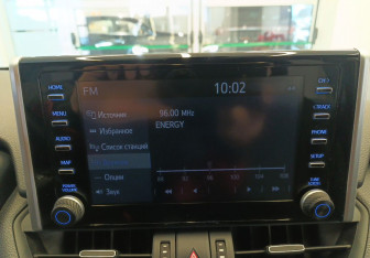 Подержанный автомобиль Toyota RAV4 2019 года (12 фото)