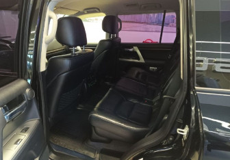 Подержанный автомобиль Toyota Land Cruiser Suv 2012 года (9 фото)