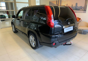 Подержанный автомобиль Nissan X-Trail 2014 года (6 фото)