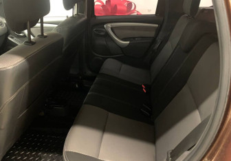 Подержанный автомобиль Renault Duster 2012 года (10 фото)