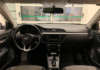 Подержанный автомобиль Kia Rio Sedan 2018 года (12 фото)