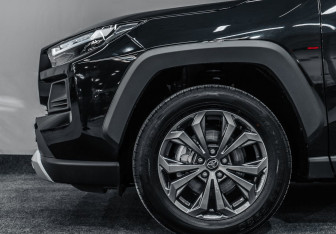 Новый Toyota RAV4 2025 (5 фото)