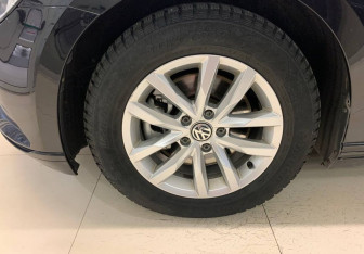 Подержанный автомобиль Volkswagen Passat Wagon 2018 года (15 фото)