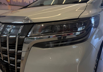Подержанный автомобиль Toyota Alphard 2018 года (7 фото)